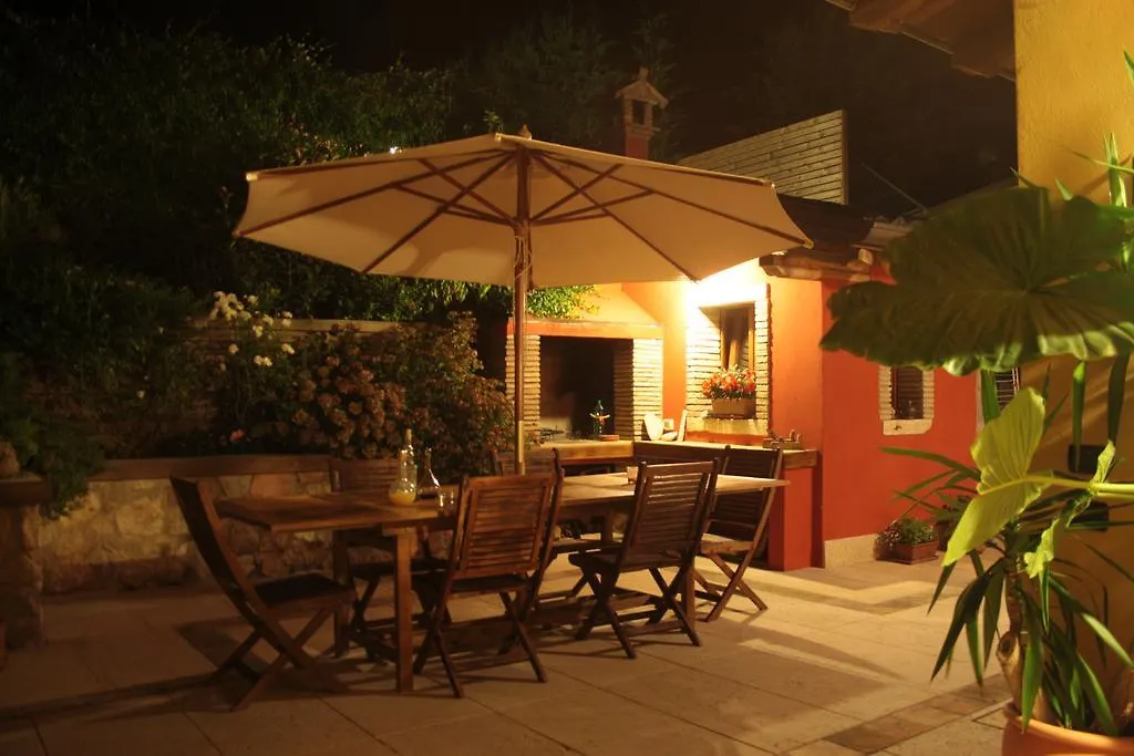 B&B Ca' Ori Caprino Veronese 0*,  Italy